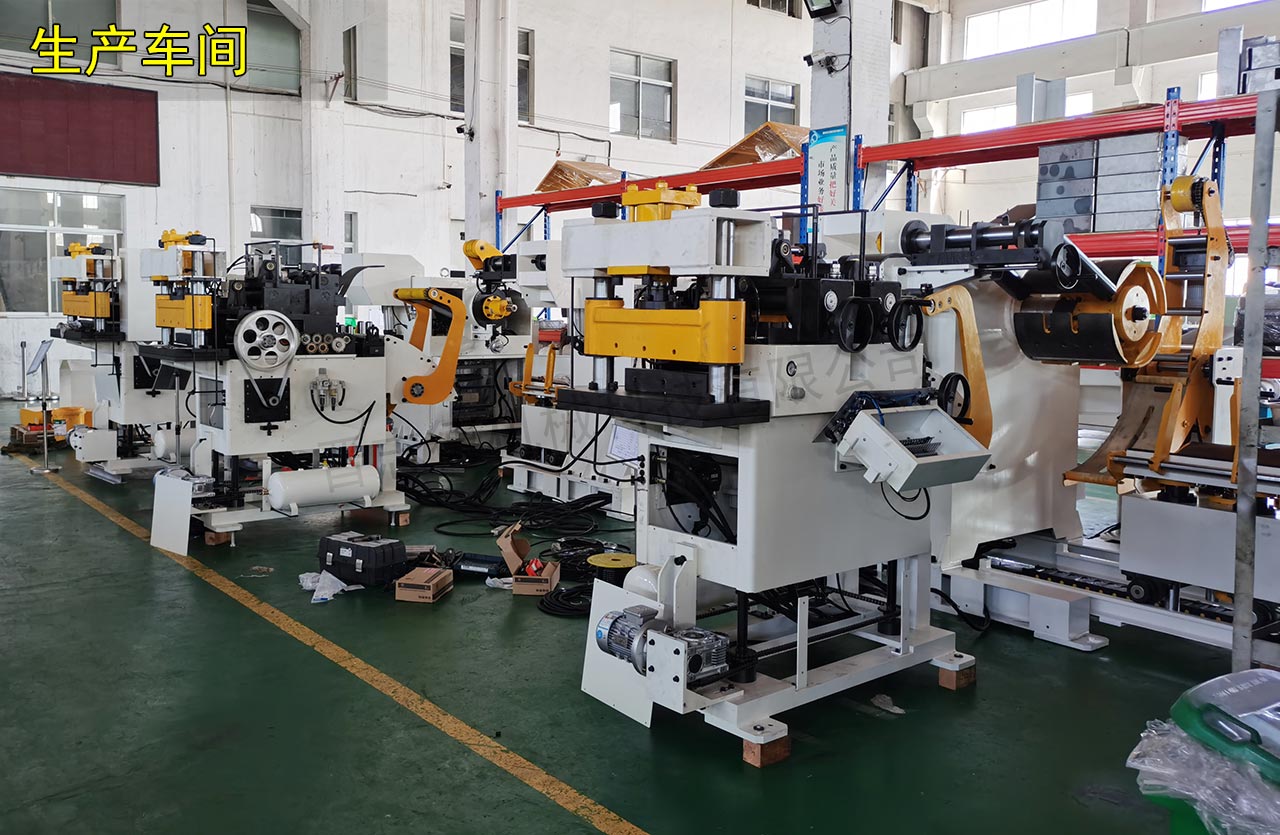 江蘇三合一送料機(jī)工廠五一生產(chǎn) 江蘇三合一送料機(jī)工廠五一生產(chǎn)