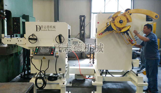 三合一送料機(jī)安裝 三合一送料機(jī)安裝