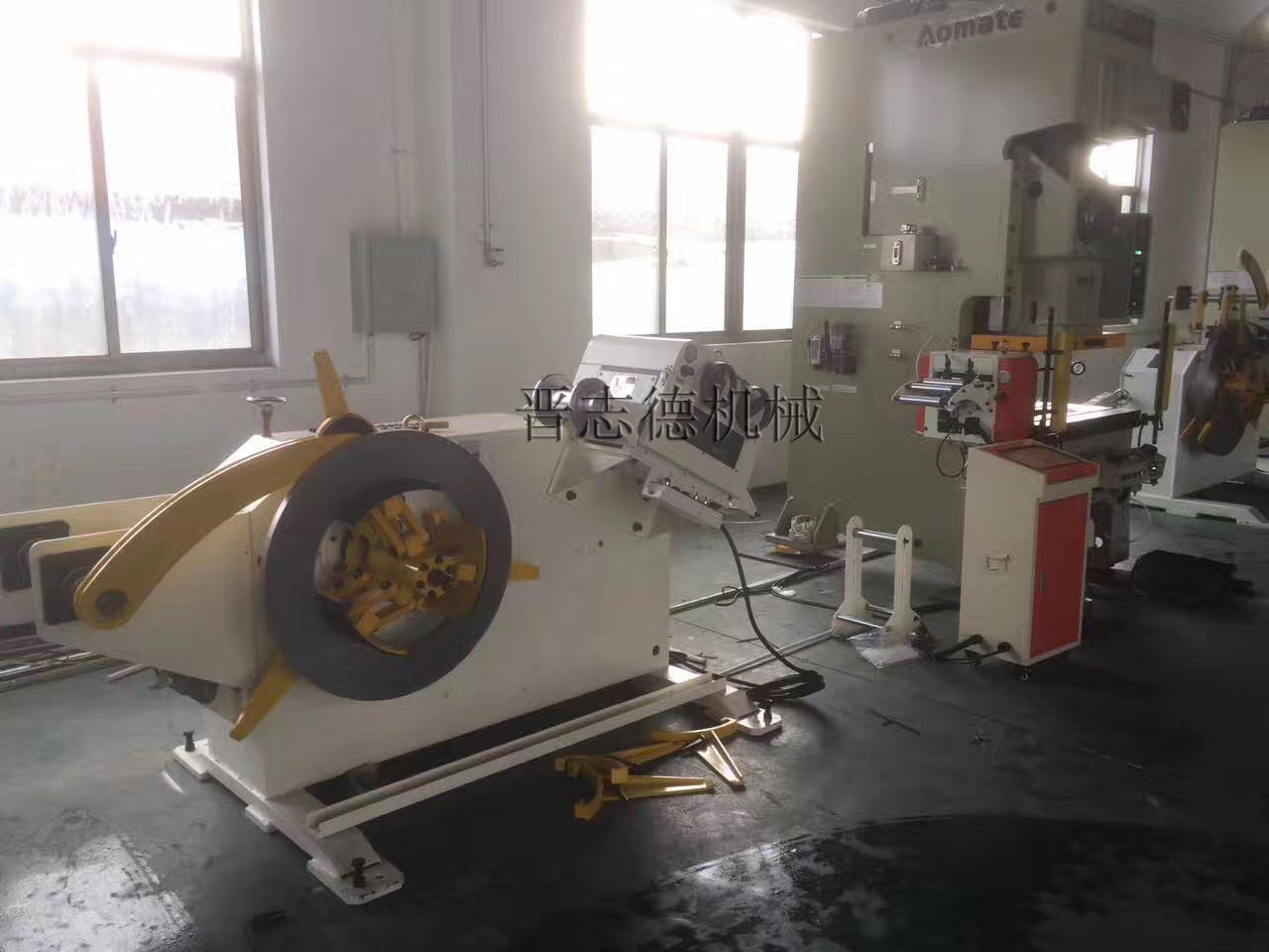 中板二合一伺服送料沖壓自動化生產(chǎn)線