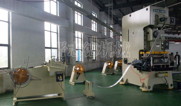 滾輪送料機使用現(xiàn)場