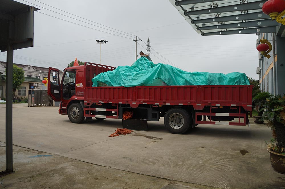 沖床送料機雨天發(fā)貨