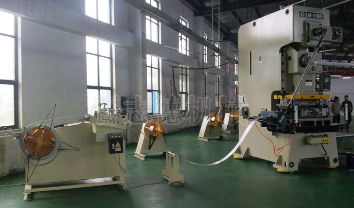 滾輪送料機使用現(xiàn)場