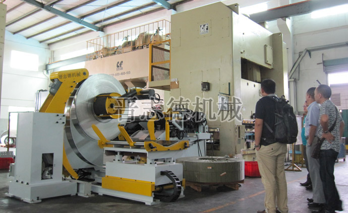 三合一送料機(jī)生產(chǎn)線