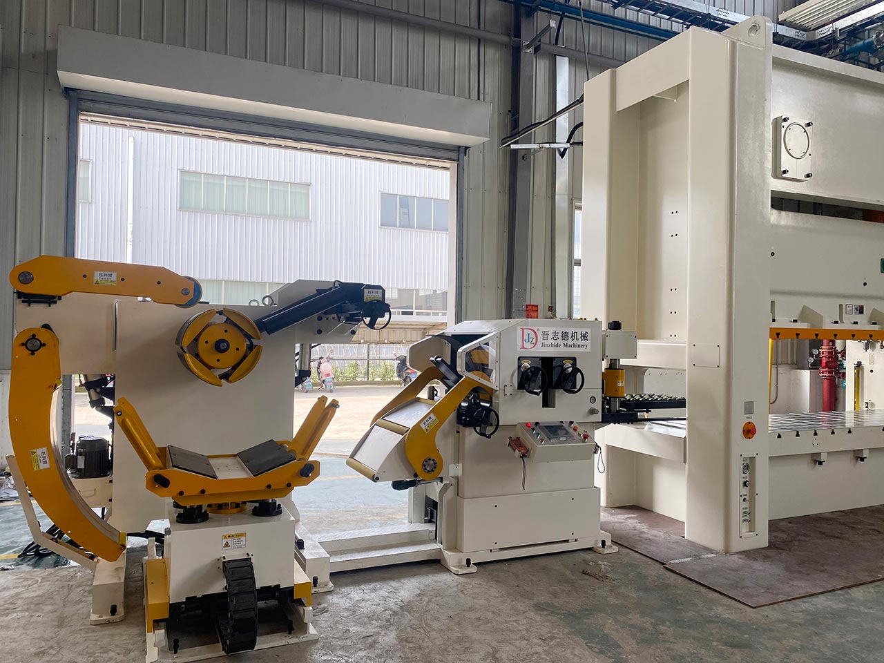 中板三合一送料機(jī)安裝調(diào)試 中板三合一送料機(jī)安裝調(diào)試