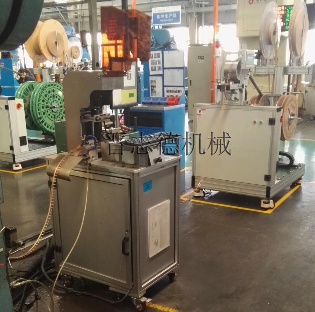 自動(dòng)換盤(pán)端子收料機(jī)使用