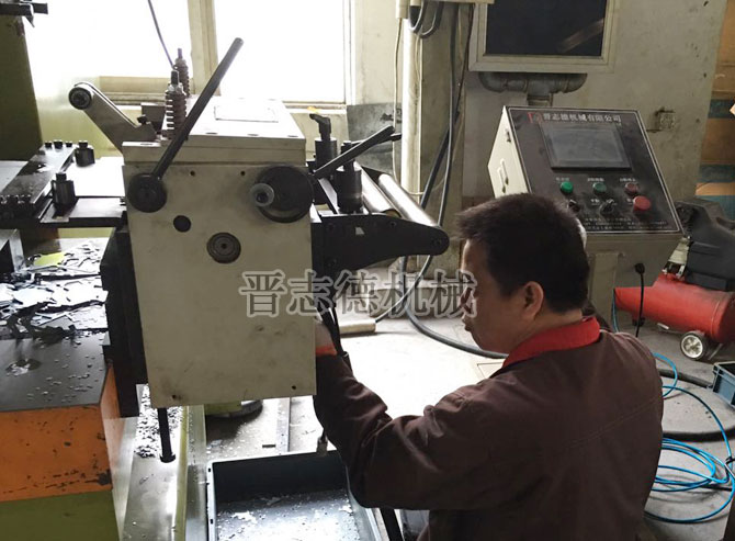 機(jī)械式NC送料機(jī)安裝