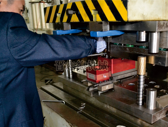 模內(nèi)攻牙機保養(yǎng)