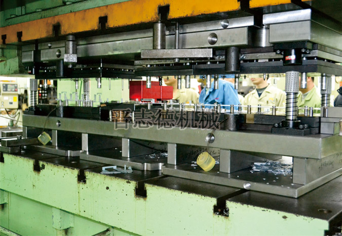 模內(nèi)攻牙機使用