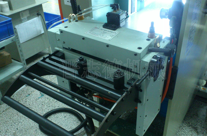 NC送料機(jī)配沖床,NC送料機(jī)客戶(hù)現(xiàn)場(chǎng)