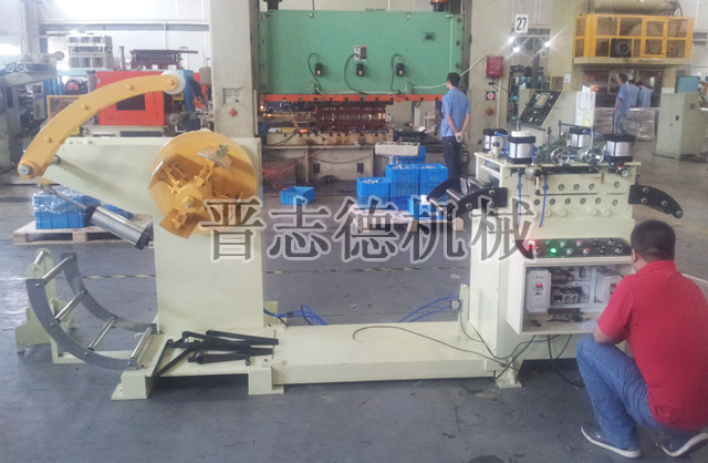 送料機(jī)設(shè)備整修現(xiàn)場(chǎng)