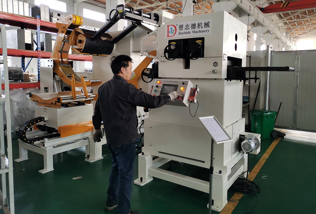 上?？蛻艨疾烊弦凰土蠙C(jī)