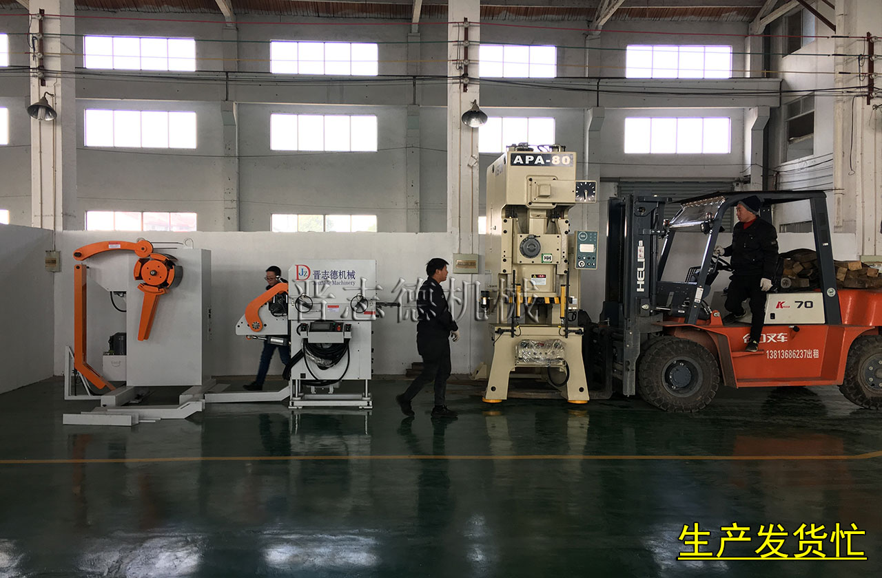 三合一送料機裝配,三合一送料機生產(chǎn)