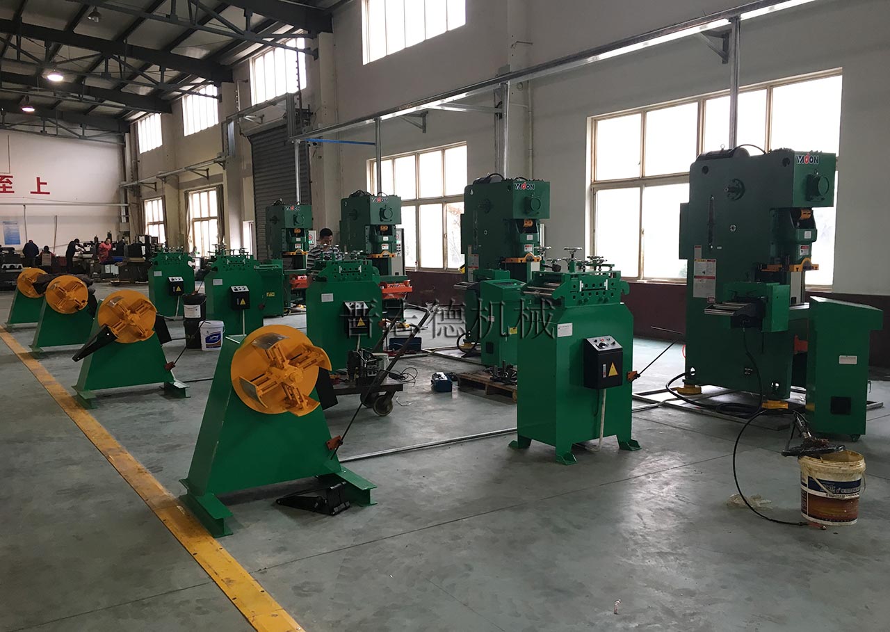 開(kāi)卷整平伺服送料機(jī)生產(chǎn)線調(diào)試