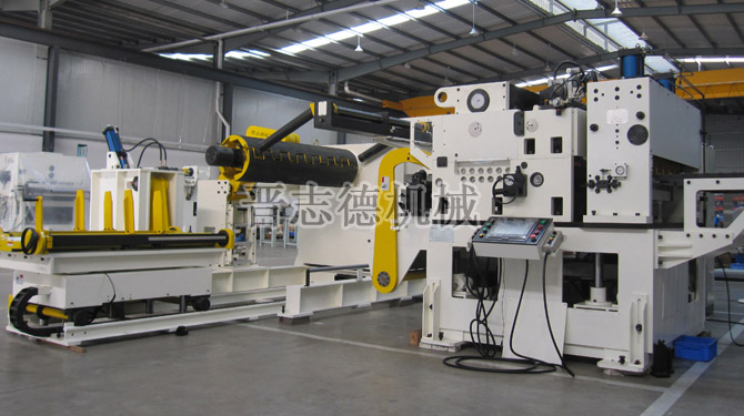 掀開(kāi)式三合一送料機(jī)裝配