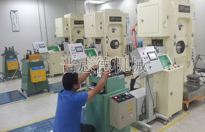 整平機(jī)、送料機(jī)檢修中