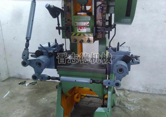 雙邊滾輪送料機(jī),一送一拉滾輪送料機(jī)