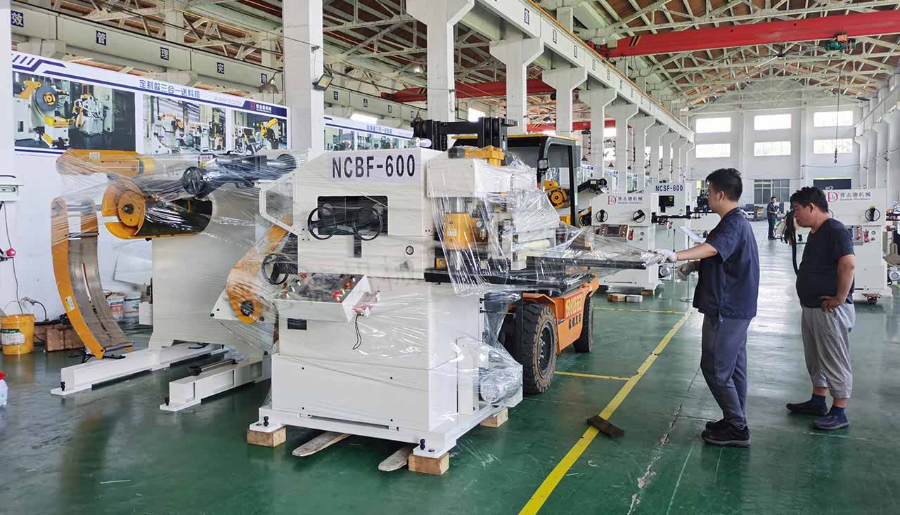 整平送料機(jī)裝車出貨