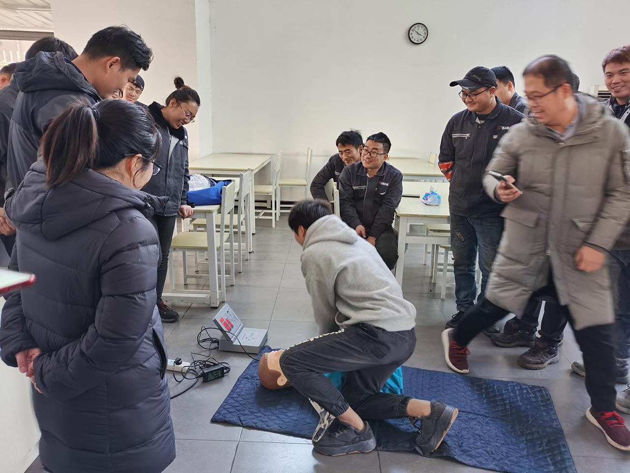 江蘇送料機廠心電復(fù)蘇演練