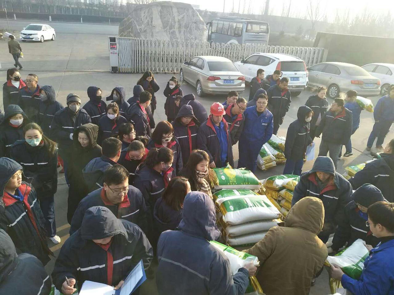 送料機(jī)廠元旦禮物