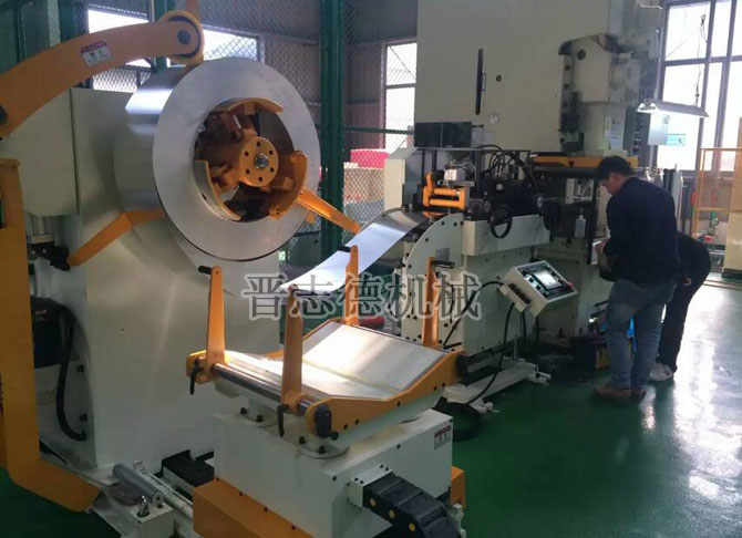 掀開(kāi)式中薄板三合一送料機(jī)