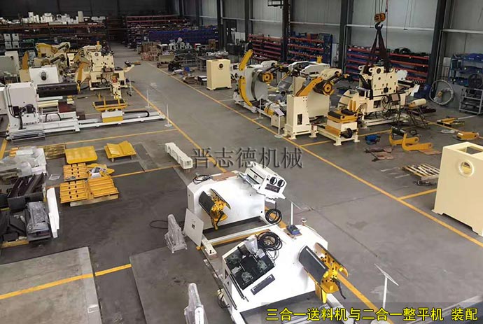 三合一送料機(jī)裝配車(chē)間,二合一整平機(jī)裝配車(chē)間